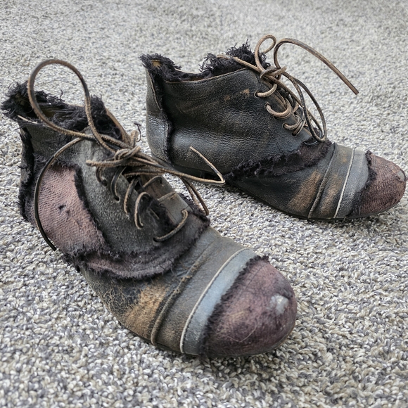 RARE • Magnolia Pearl "Willard" Distressed Black Ankle Boots • Sz 38 | 8 - Picture 2 of 7
